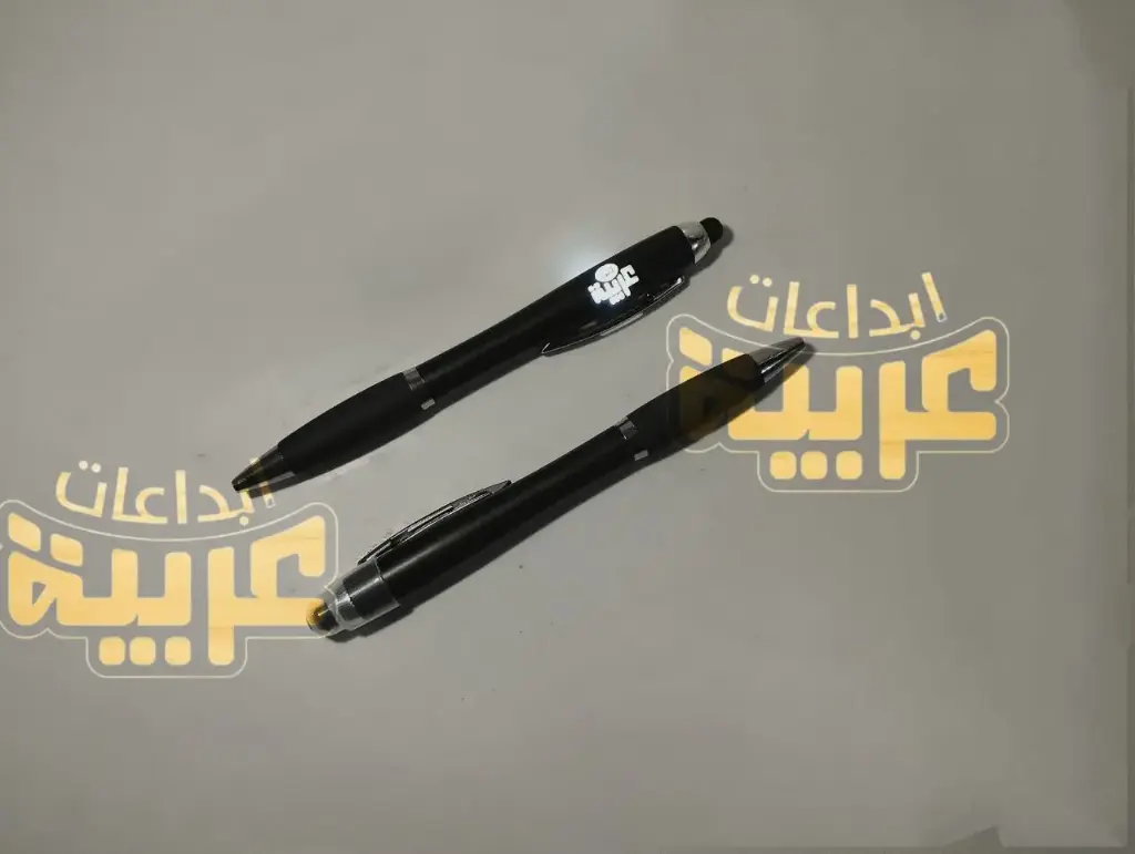 قلم مضيئ بحلقة معدن